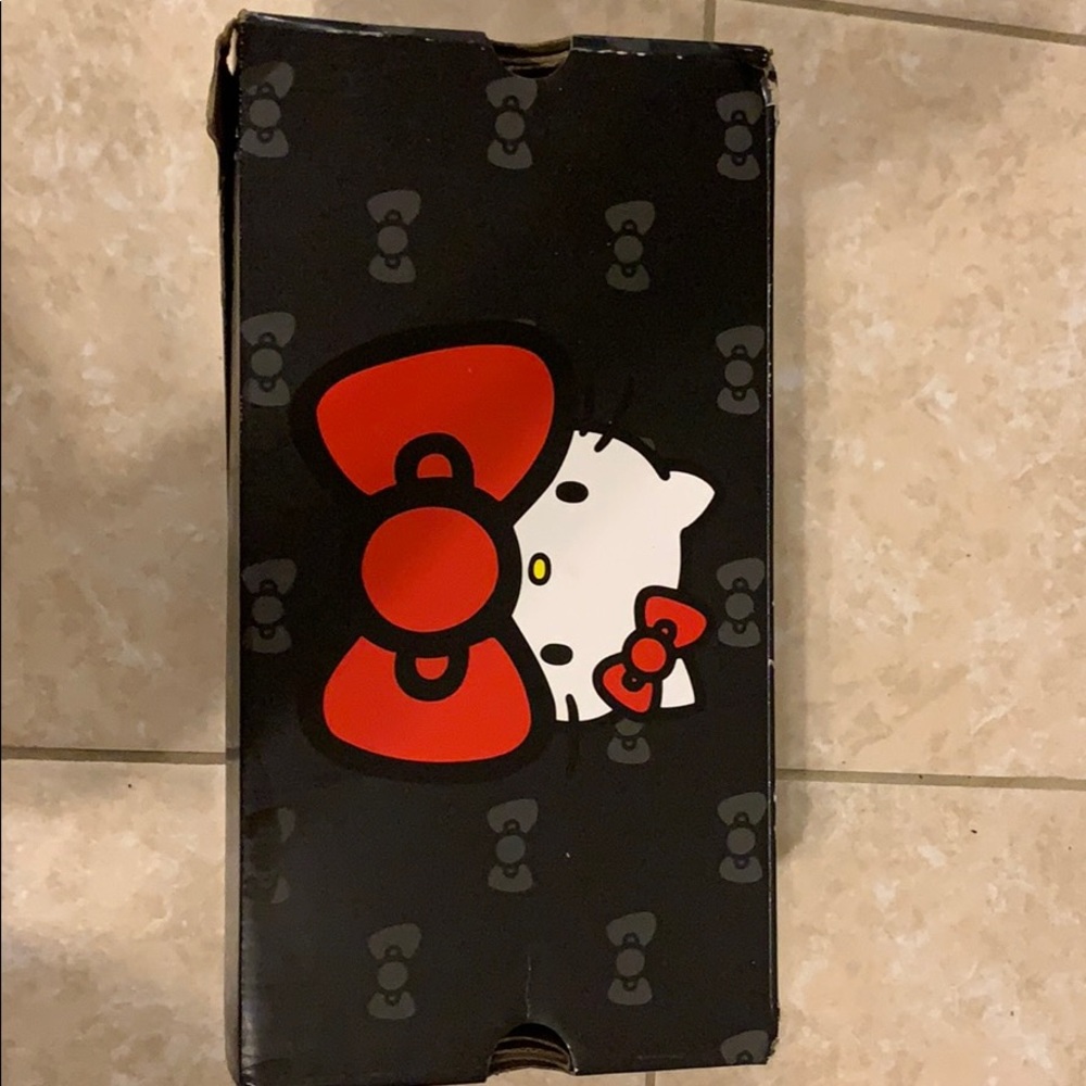 Converse hello kitty never worn.